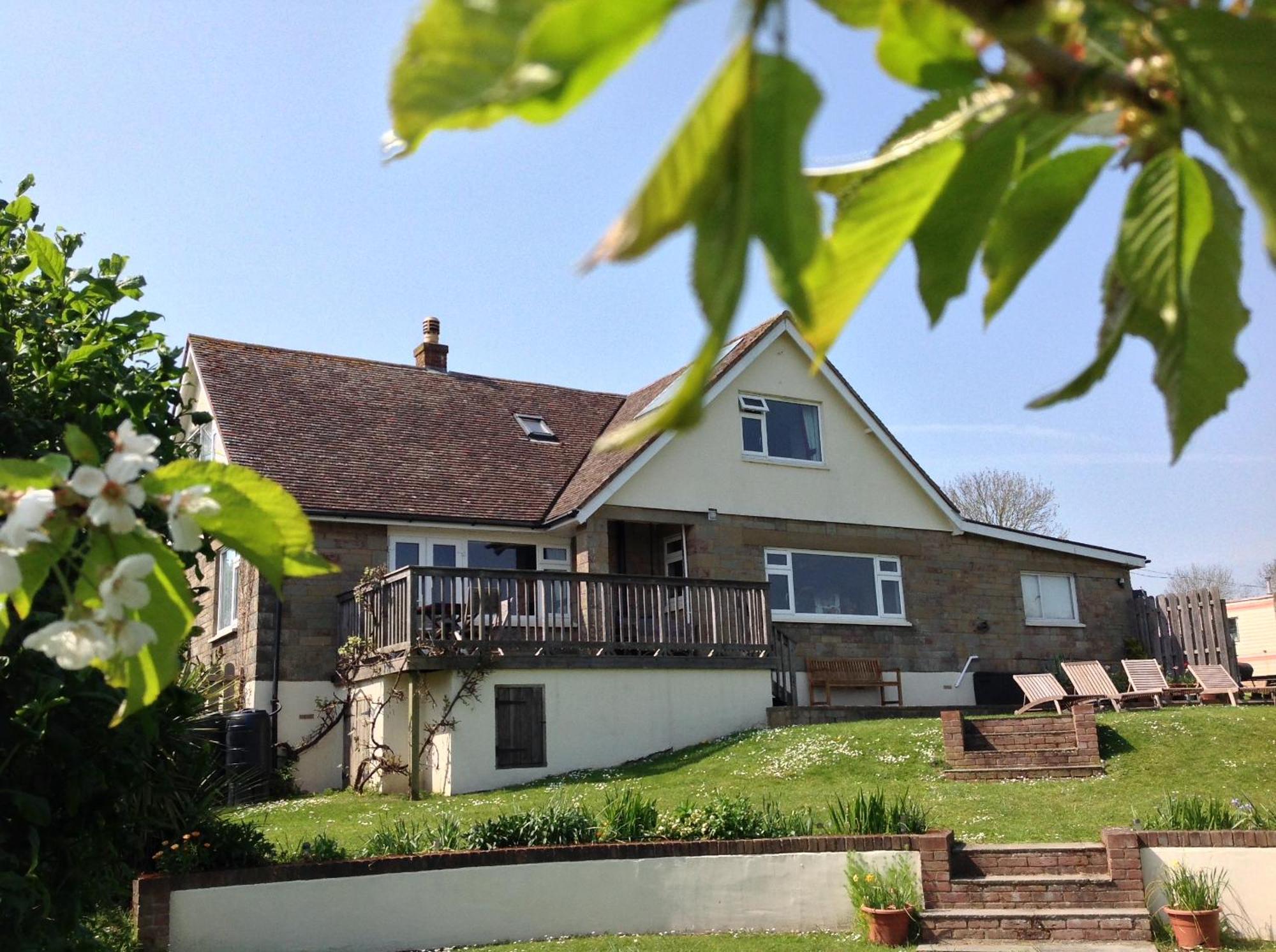 Three Gables, West Wight Village House, Sleeps 10 Newbridge  Kültér fotó